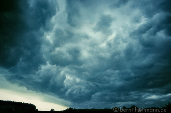 Bernt Hoffmann: Sekunden vor Gewitterausbruch